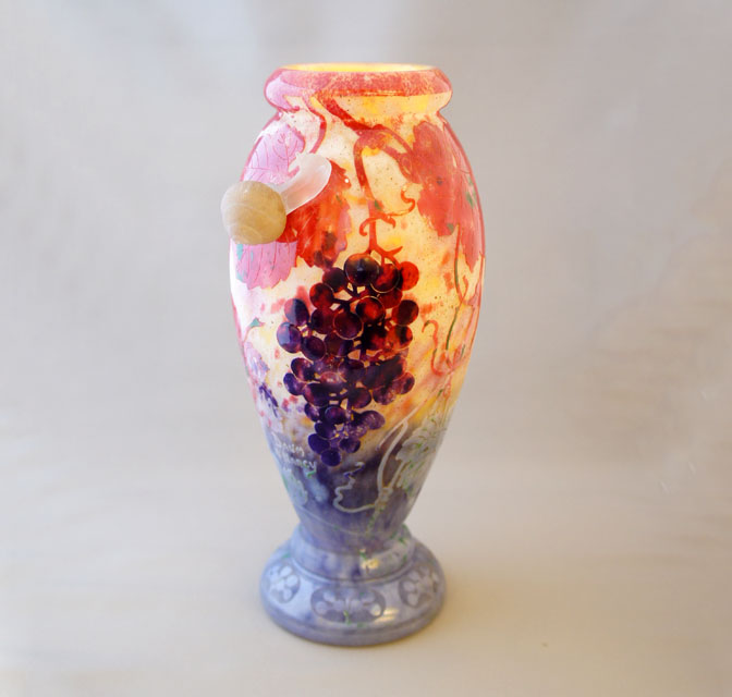 ドーム・ナンシー「ブドウにカタツムリ文 花瓶」《アンティックかとう》