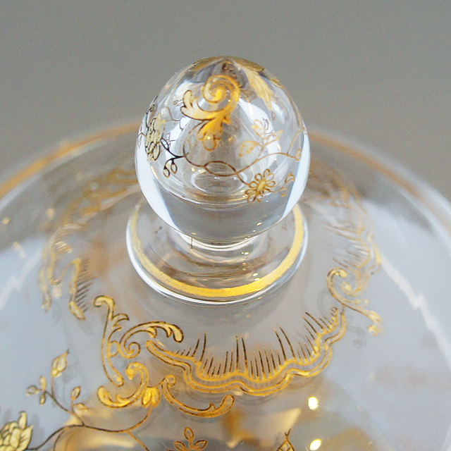 オールドバカラ「金彩 花文様 蓋物」《アンティックかとう》