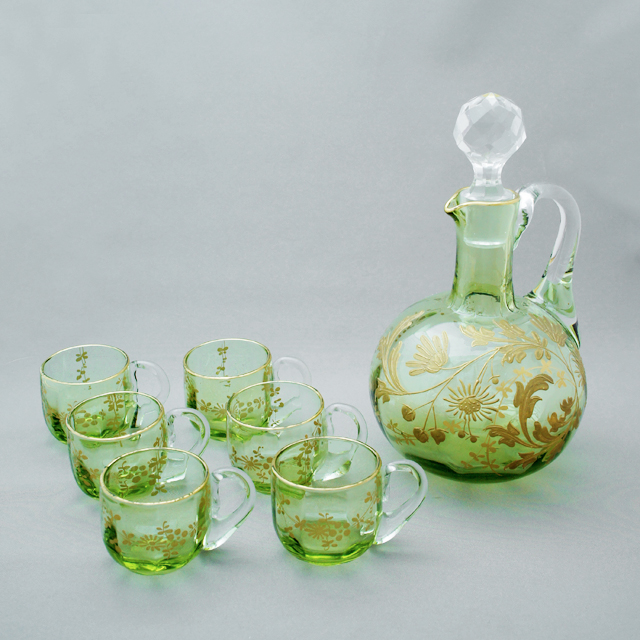 オールドバカラ「緑色ガラス 金彩菊文様 リキュールセット