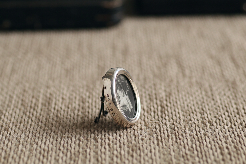 スターリングシルバー ミニフォトスタンド ヴィクトリアン イギリス