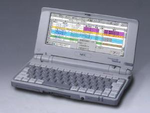 ASCII.jp：日本電気、若者・女性向けにクリアホワイトのモバイルギアII