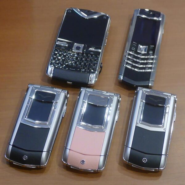 ASCII.jp：格安SIM時代のいま、あの100万円ケータイ「VERTU」を買おう