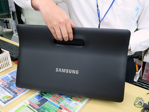 ASCII.jp：18.4型サイズの巨大すぎるタブレット「Galaxy View」