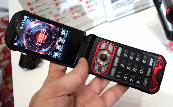 ASCII.jp：見ただけで欲しくなるauのタフネスケータイ「TORQUE X01」を