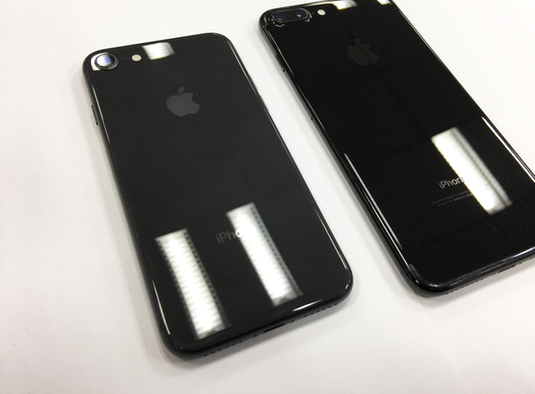 ASCII.jp：「iPhone 8のスペースグレイ、ブラックじゃないか説」を検証する