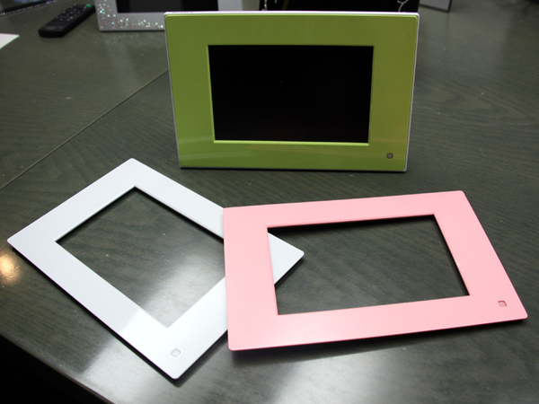 ASCII.jp：着せ替えモデルも！ ソニーのデジタルフォトフレーム発表