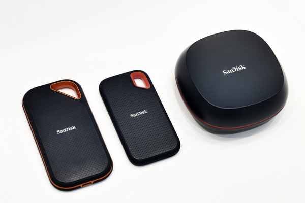 ASCII.jp：ノートPCで1000MB/秒だ！ SanDiskの新作外付けSSD「Desk