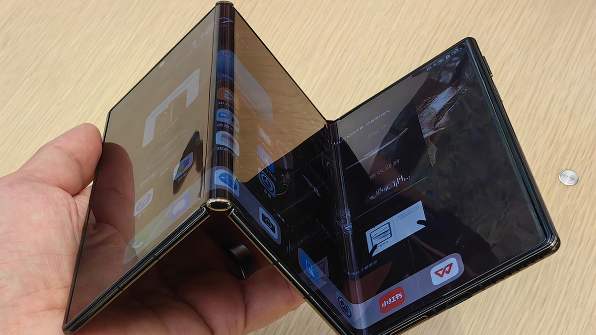 ASCII.jp：唯一無二の3つ折りスマホ「HUAWEI Mate XT Ultimate Design