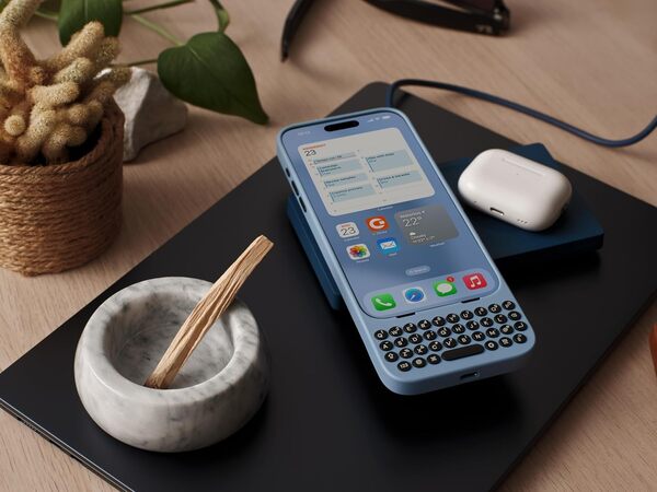 ASCII.jp：QWERTY派に朗報 iPhone 16 Pro用物理キーボードケース