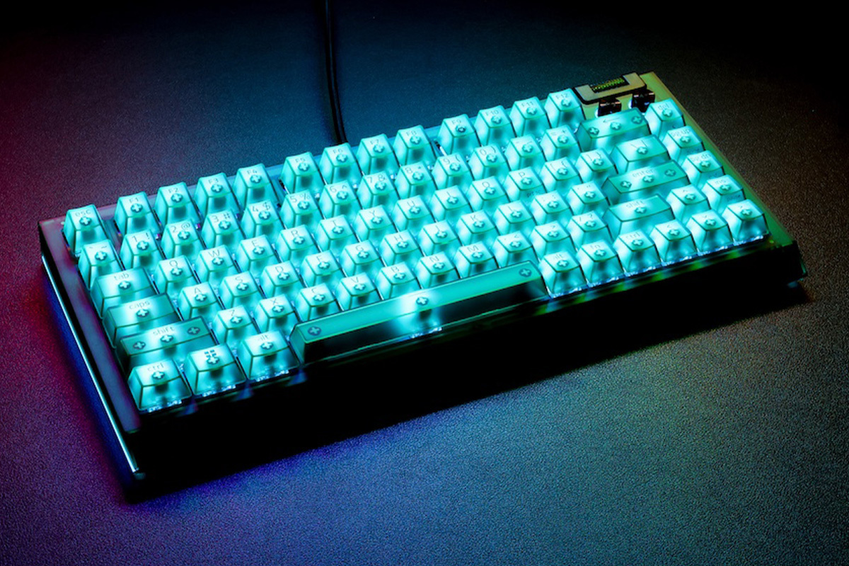 ASCII.jp：あの人気ゲーミングキーボードに新色が出た！「Razer