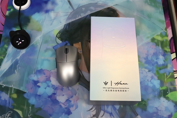 ASCII.jp：売り切れ寸前！ スタイリッシュなボディーとネコミミ液晶