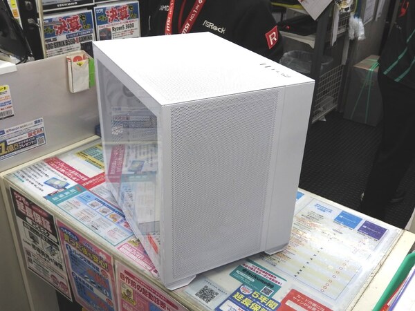 ASCII.jp：3面にメッシュパネルを採用するキューブ型PCケースが10日発売