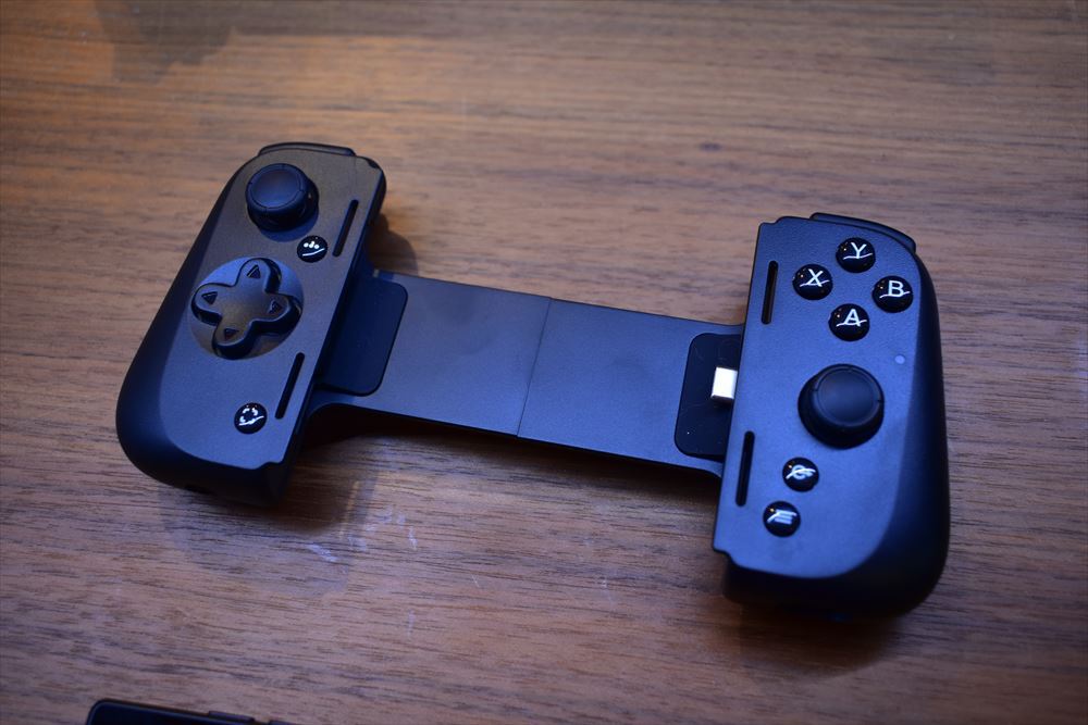 薄すぎるレバーレスアケコン「Razer Kitsune」も！Razer新製品を試し