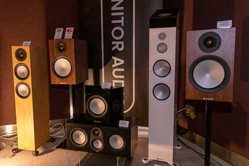 Monitor Audio、英国伝統“ヘリテージグリーン”の50周年記念スピーカー