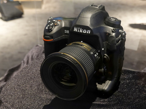 ラスベガスのCES 2020で「ニコンD6」が展示中 - デジカメ Watch