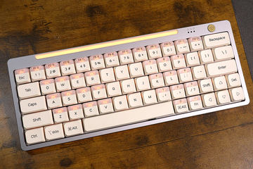 世界初を謳う“(物理)デュアルアクション”のキーボードが登場 - PC Watch