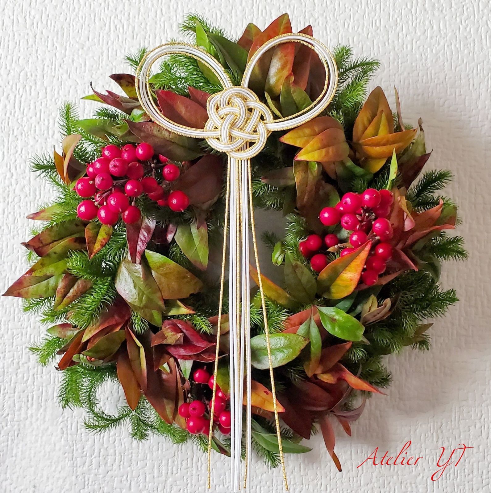 正月のしつらえ 神聖な日陰葛(ヒカゲノカズラ)と南天のミニリース 正月