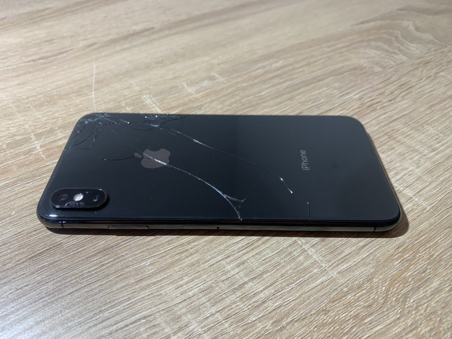 8723 iPhone XS MAX 256GB スペースグレー ジャンク品 - メルカリ