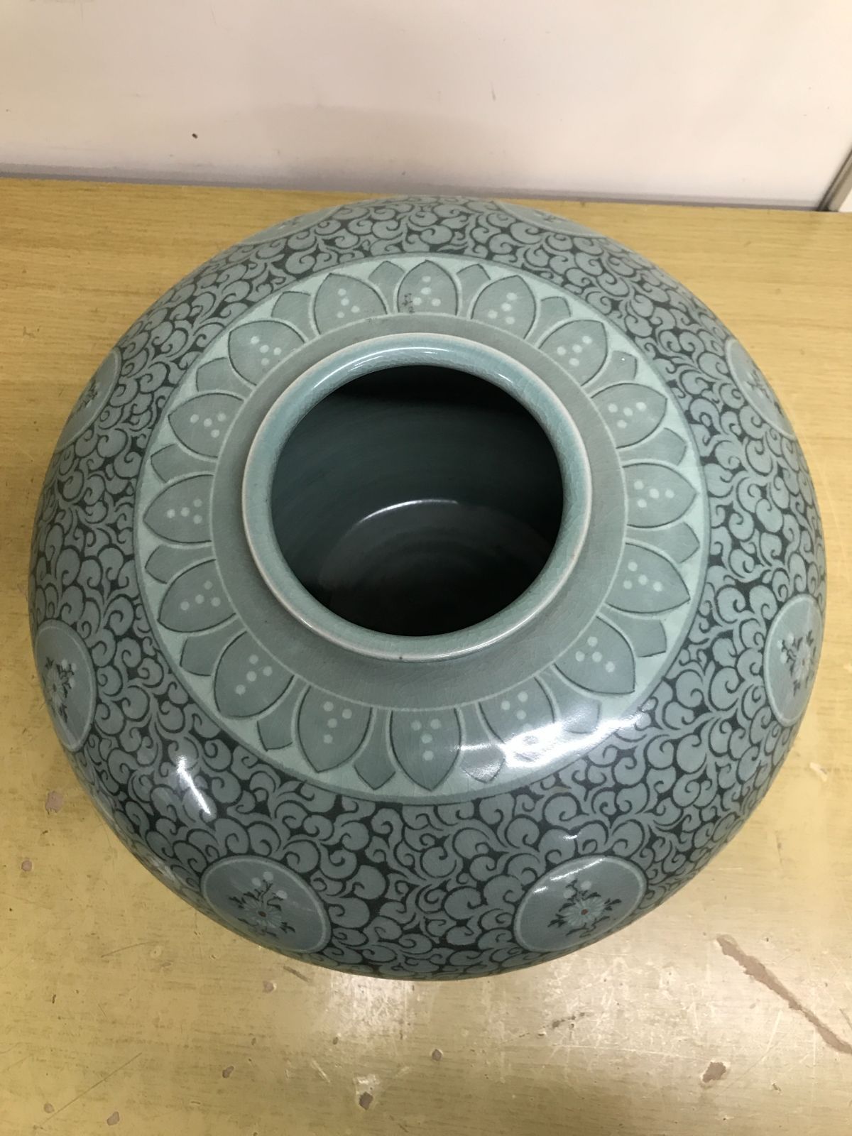 B042 古岩陶塾研究所 古岩 金興福 青磁 花瓶 - メルカリ