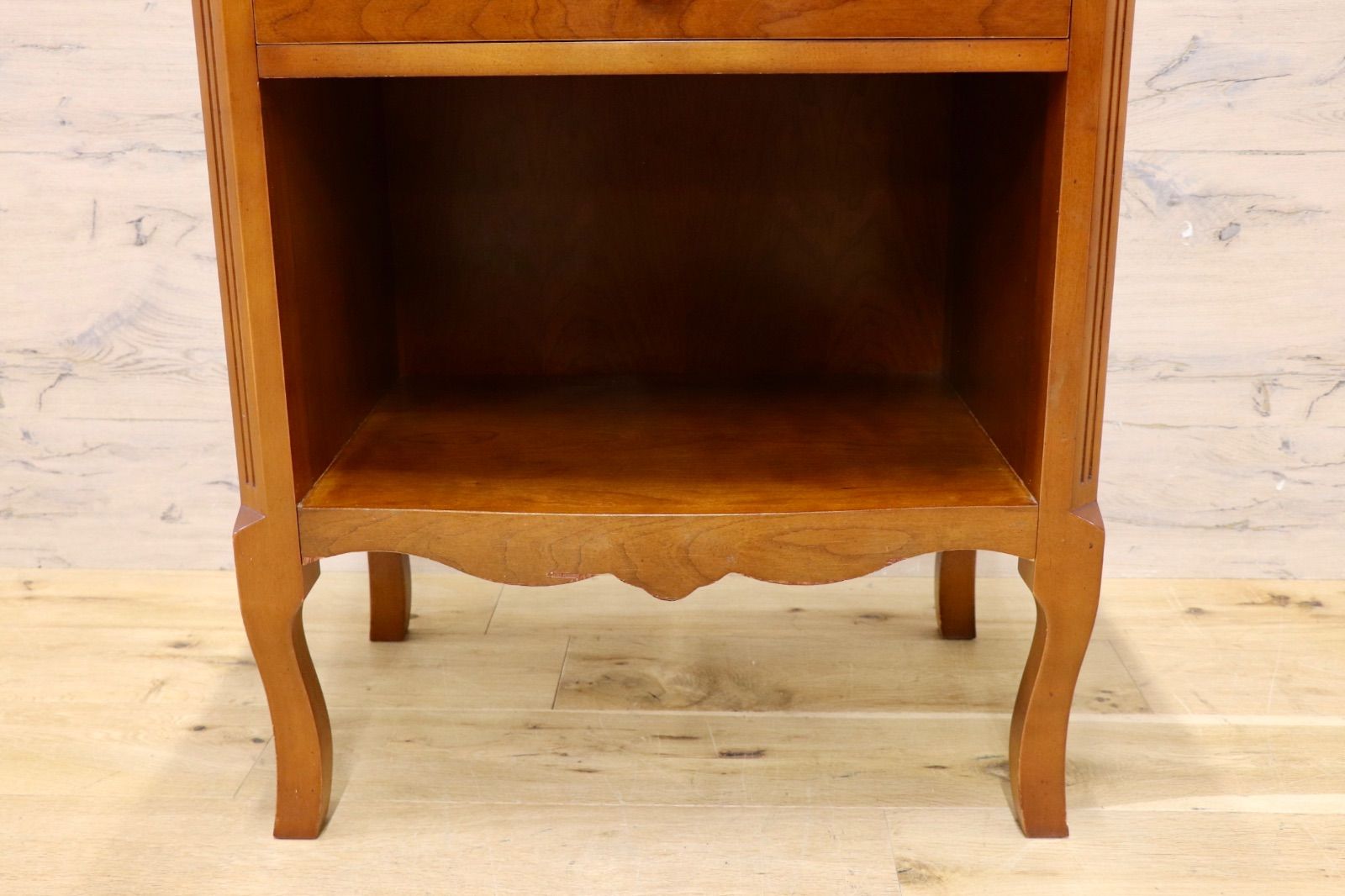 GMIK915C○Lynn Hollyn / リンホーリン ナイトテーブル コンソール