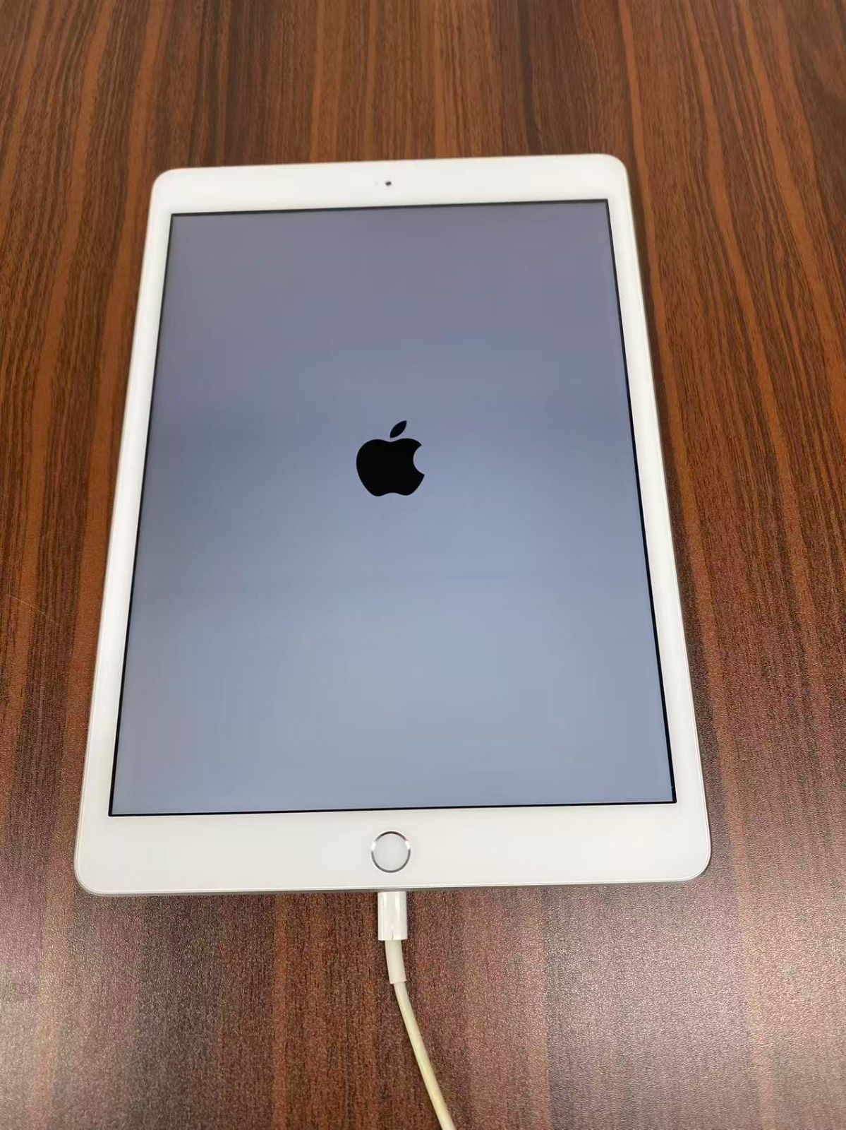 美品 Apple iPad 第6世代 32GB シルバー ジャンク - メルカリ