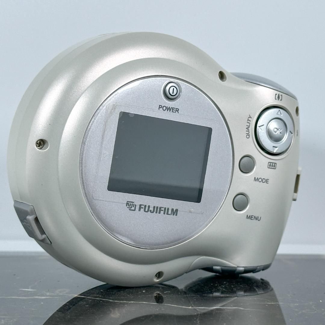 激レア】FUJIFILM ハローキティ Q1 digital 単3電池駆動○ - メルカリ