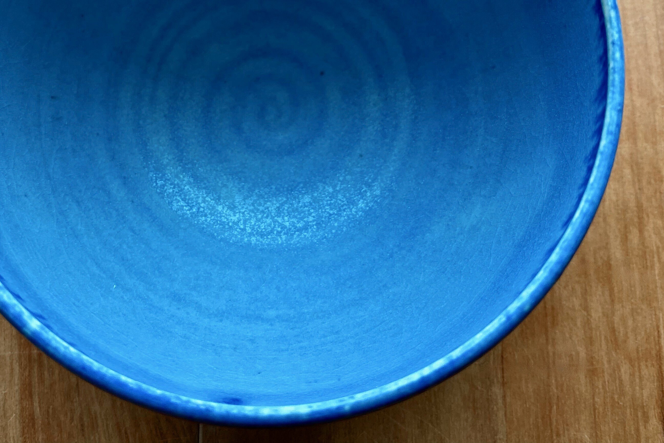 吸い込まれるほどに深淵な沖縄ブルー 大嶺工房のやちむん （沖縄 読谷