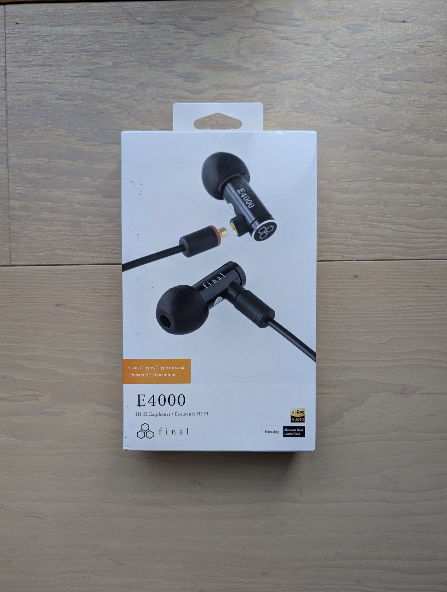 日本製の安定感。全てをこなせる小型有線イヤホン、Final E4000