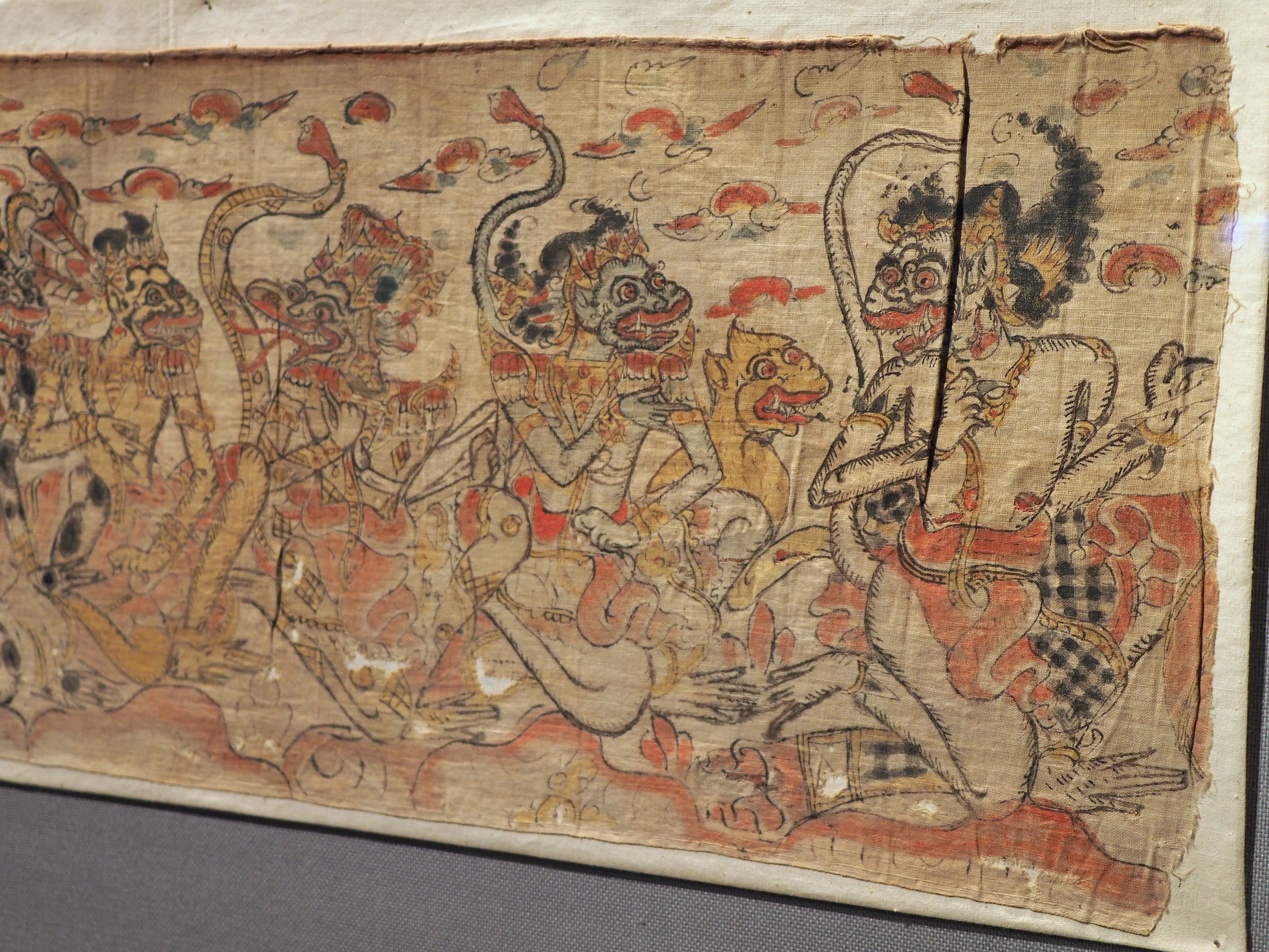 バリ島で描かれた色彩豊かでガチャガチャと楽しげな壁飾り……@トーハク