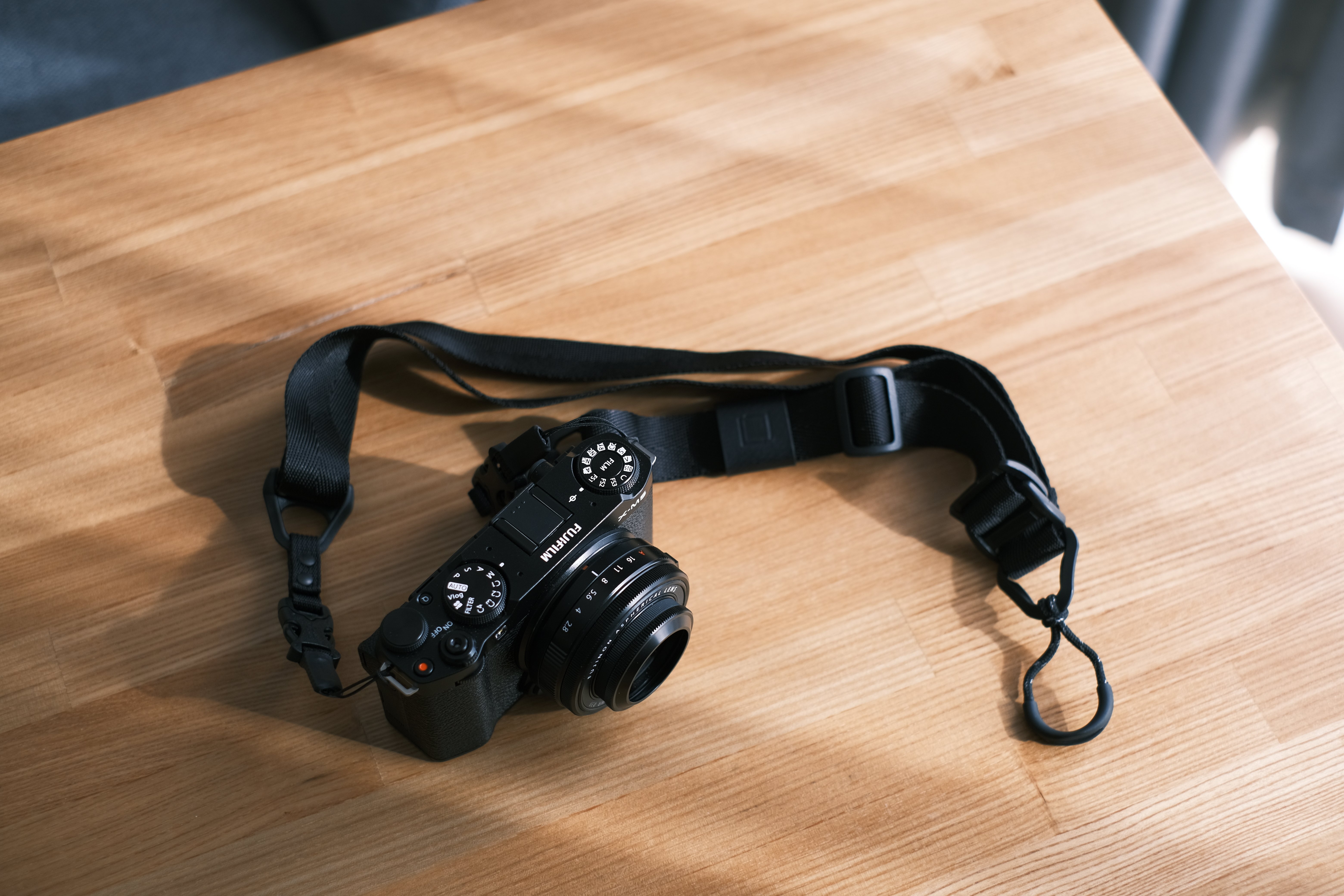 FUJIFILM X-M5のストラップどうするか問題。君に決めた。｜atsucam