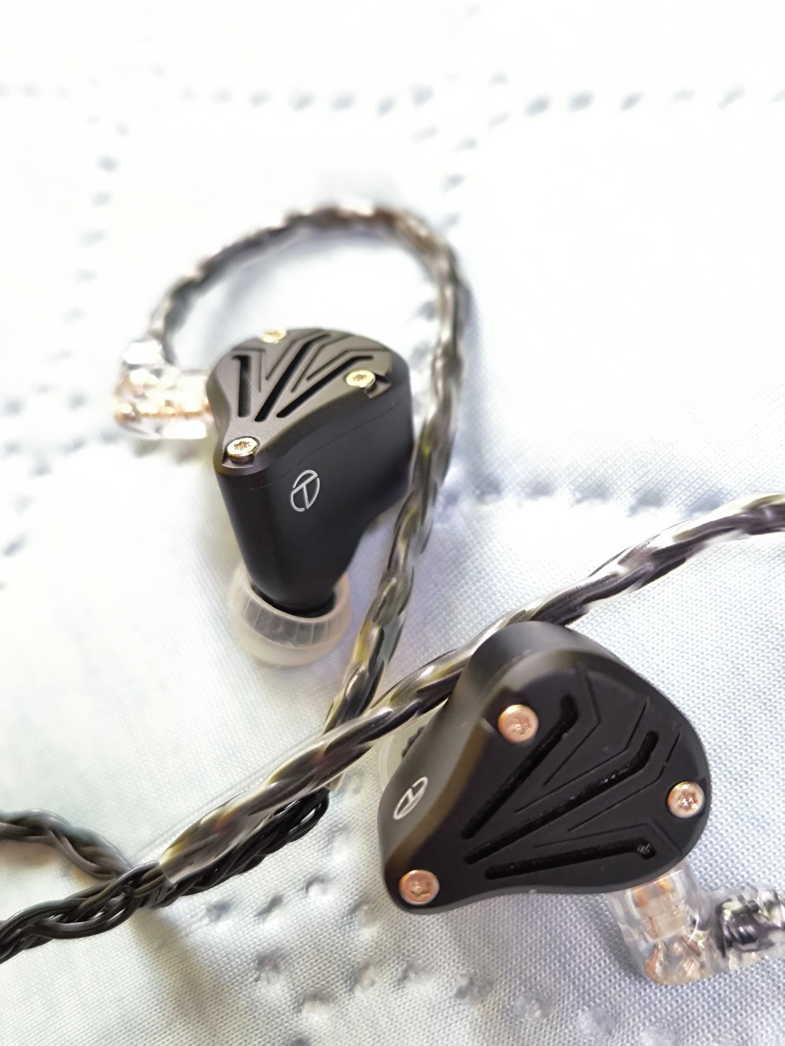 TRN BAX Pro は TRN的フラッグシップ。映画館の音がするイヤホン #自腹