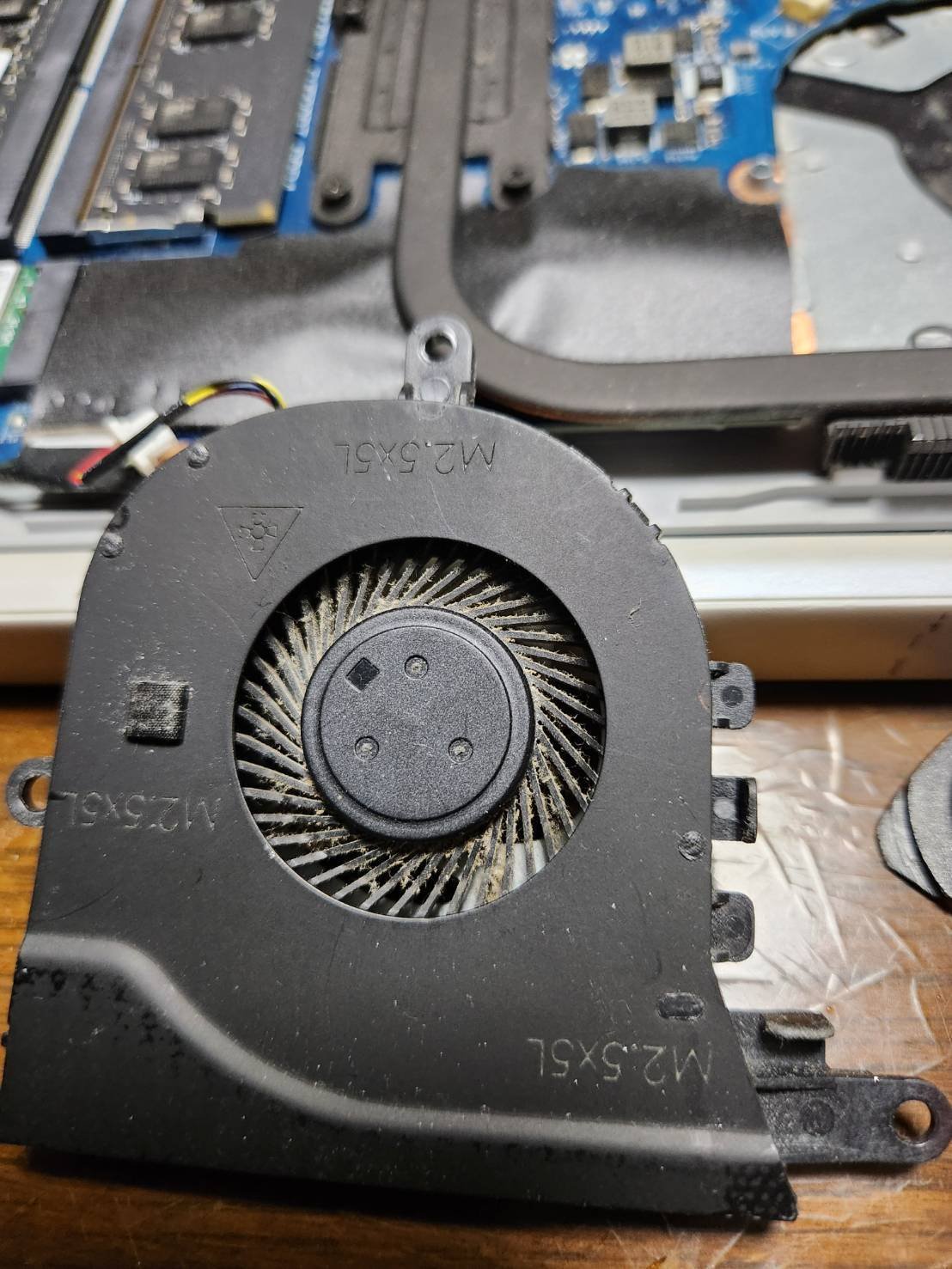 DELL Inspiron 5570(2017年発売)トラブルシューティング。パソコンが