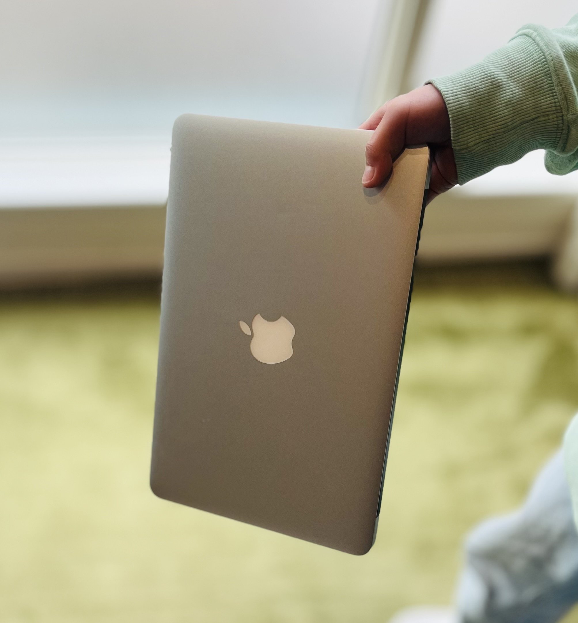 MacBookAir 11インチ｜まだ活躍できるコンパクトでコスパ最強の