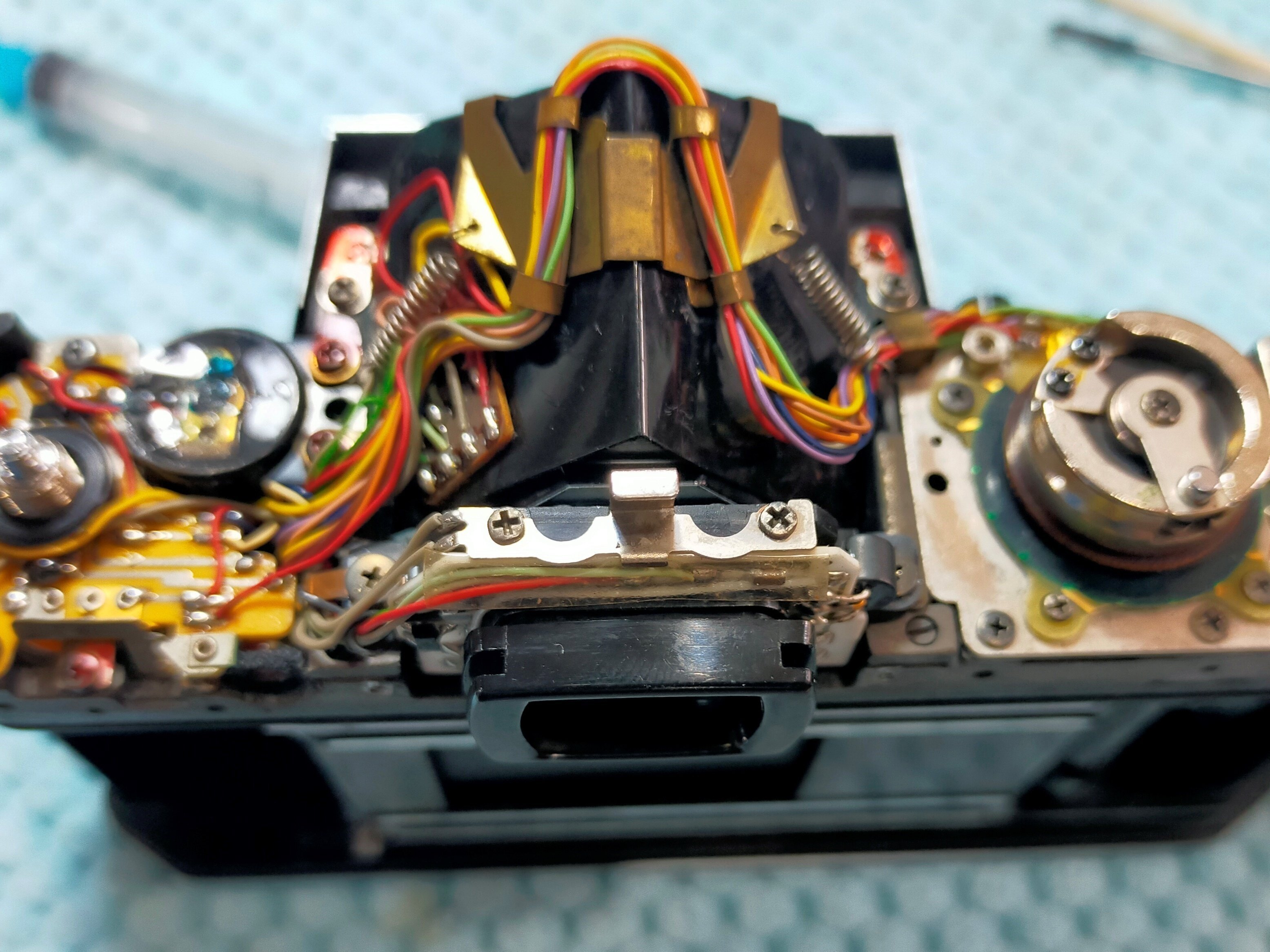 Pentax K2の分解｜フィルムカメラ修理のアクアカメラ