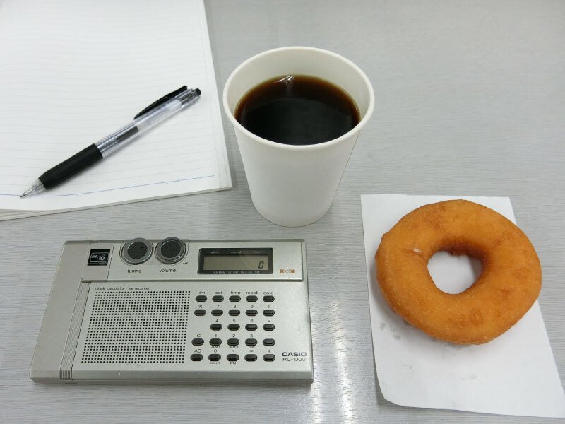 カシオのオモシロ電卓物語 Vol.2 : ラジオが聴ける「RC-1000」｜カシオ