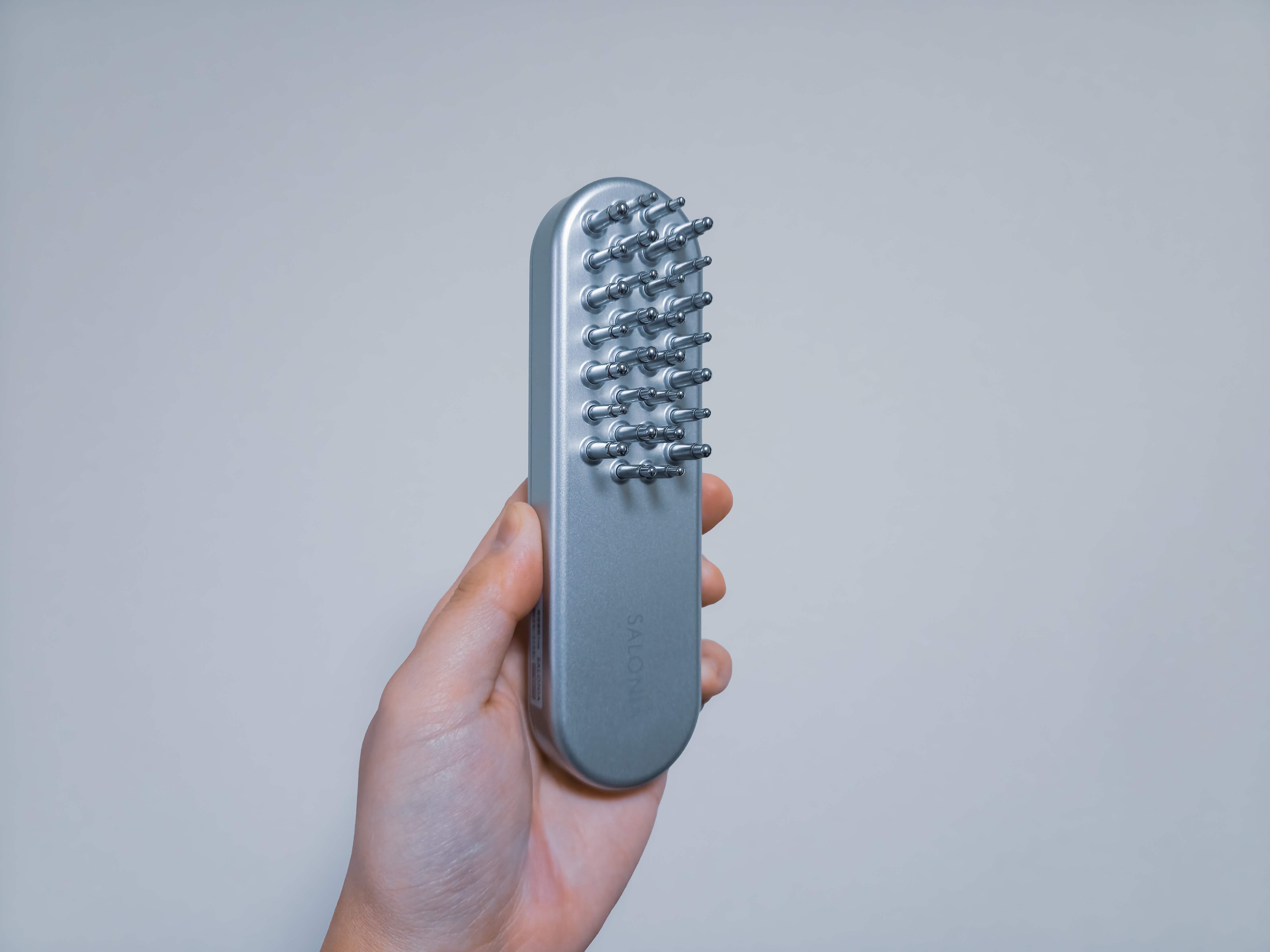 SALONIA EMSリフトブラシ】メンズにもオススメの美顔器。 ｜EmuLog