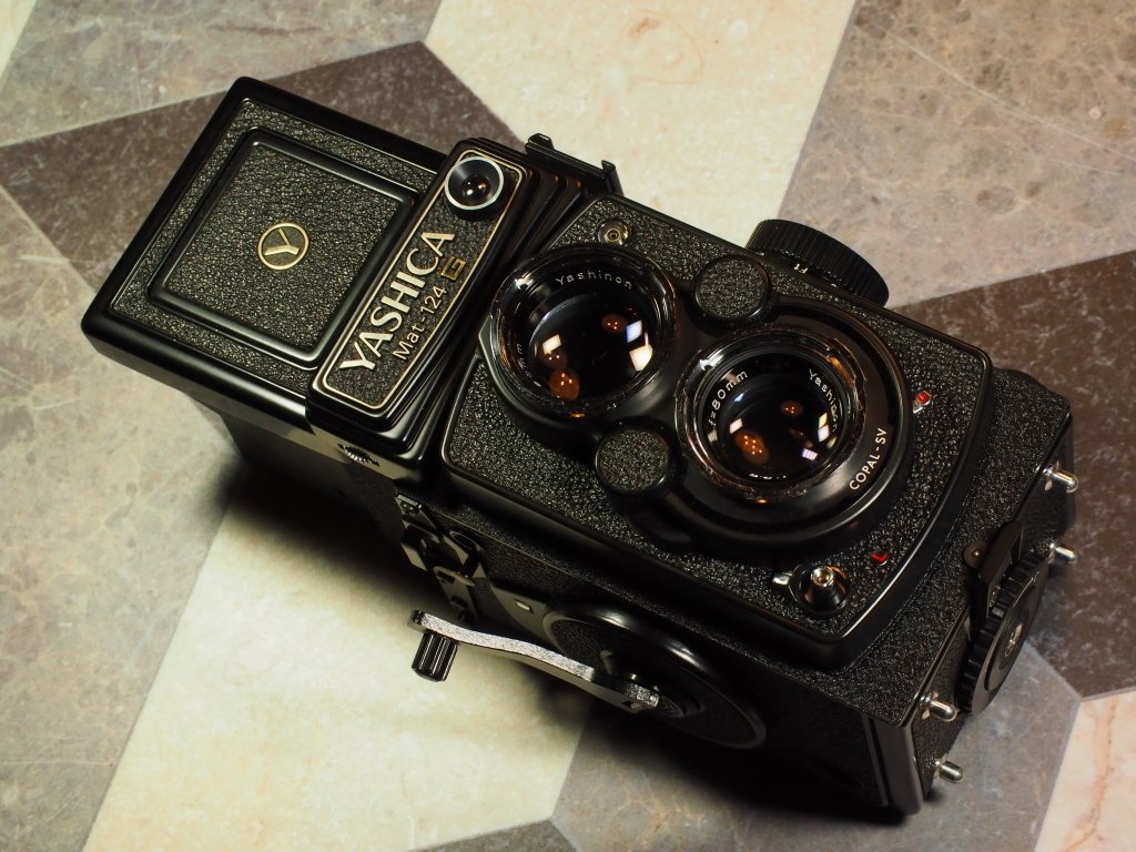カメラ沼の深淵」 Yashica MAT124G｜saphirinus