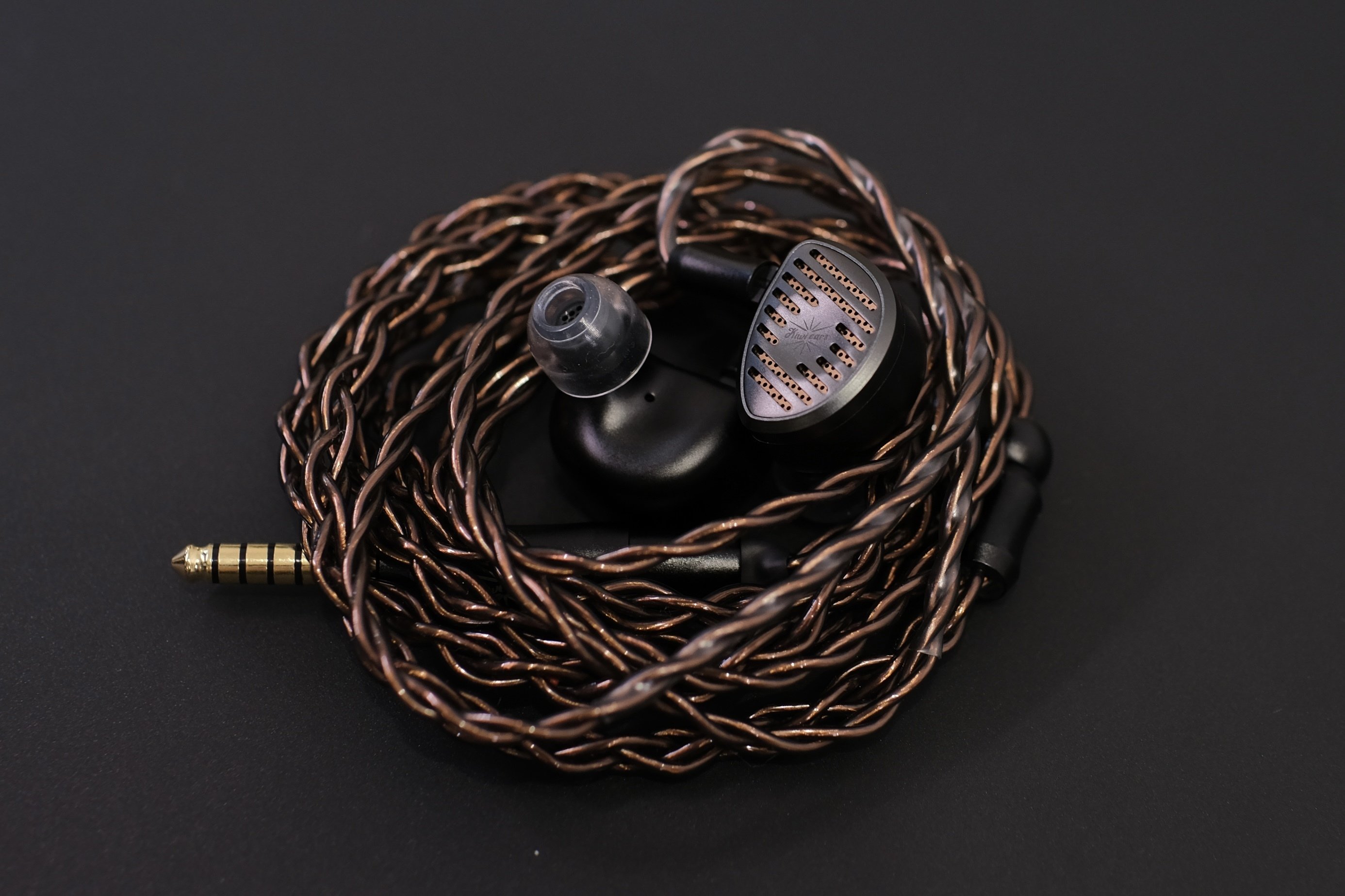 レビュー｜Kiwi Ears Septetは上質な外観と明瞭感のある中高音域が魅力