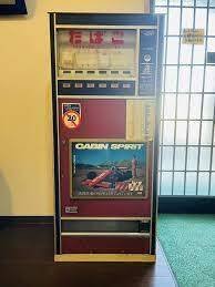 昭和の街角に佇む記憶～たばこ自販機が語る時代物語｜世界一面白い