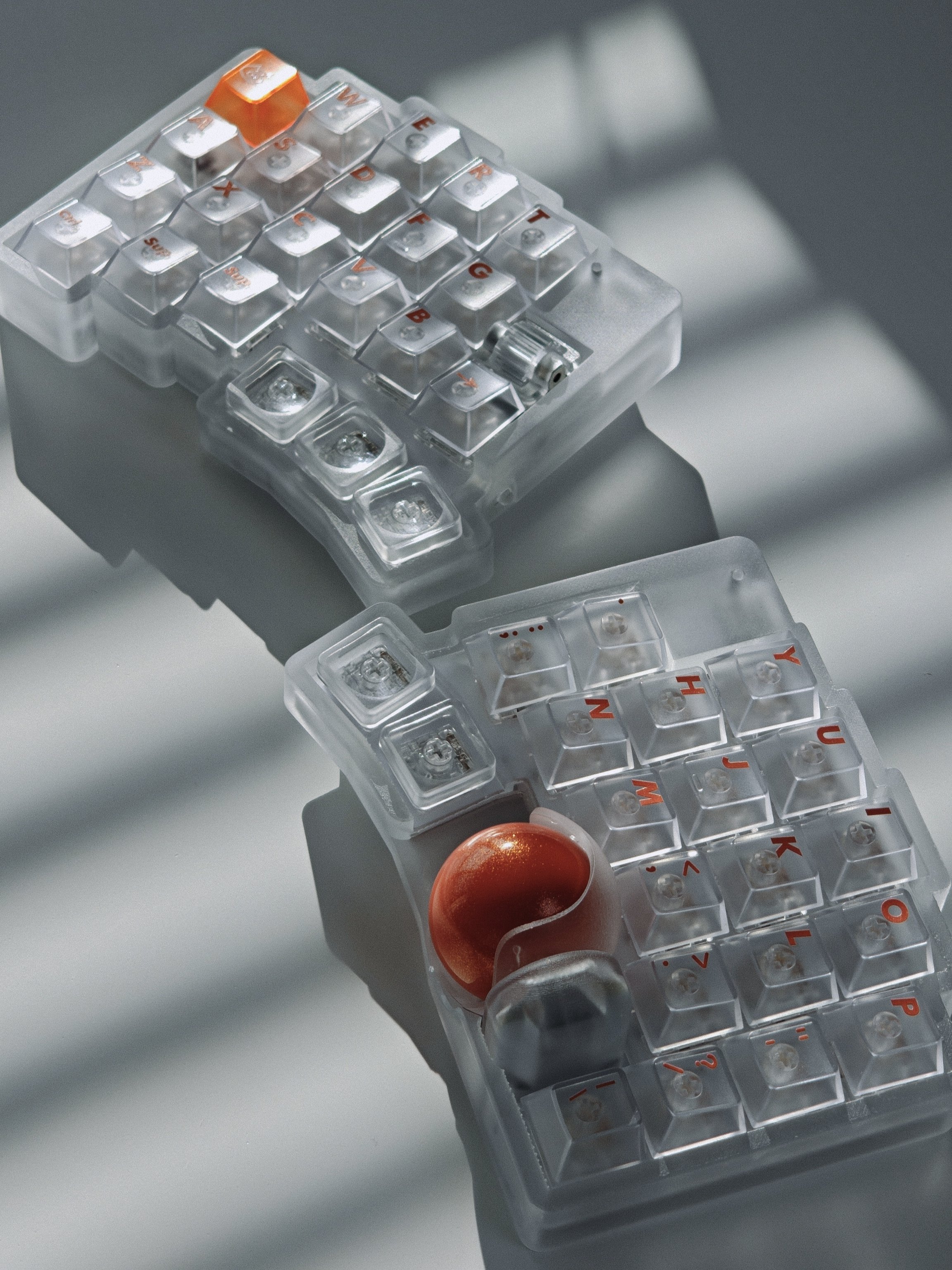 Vol.04】不屈の人気「roBa translucent」レビュー｜自作キーボードが