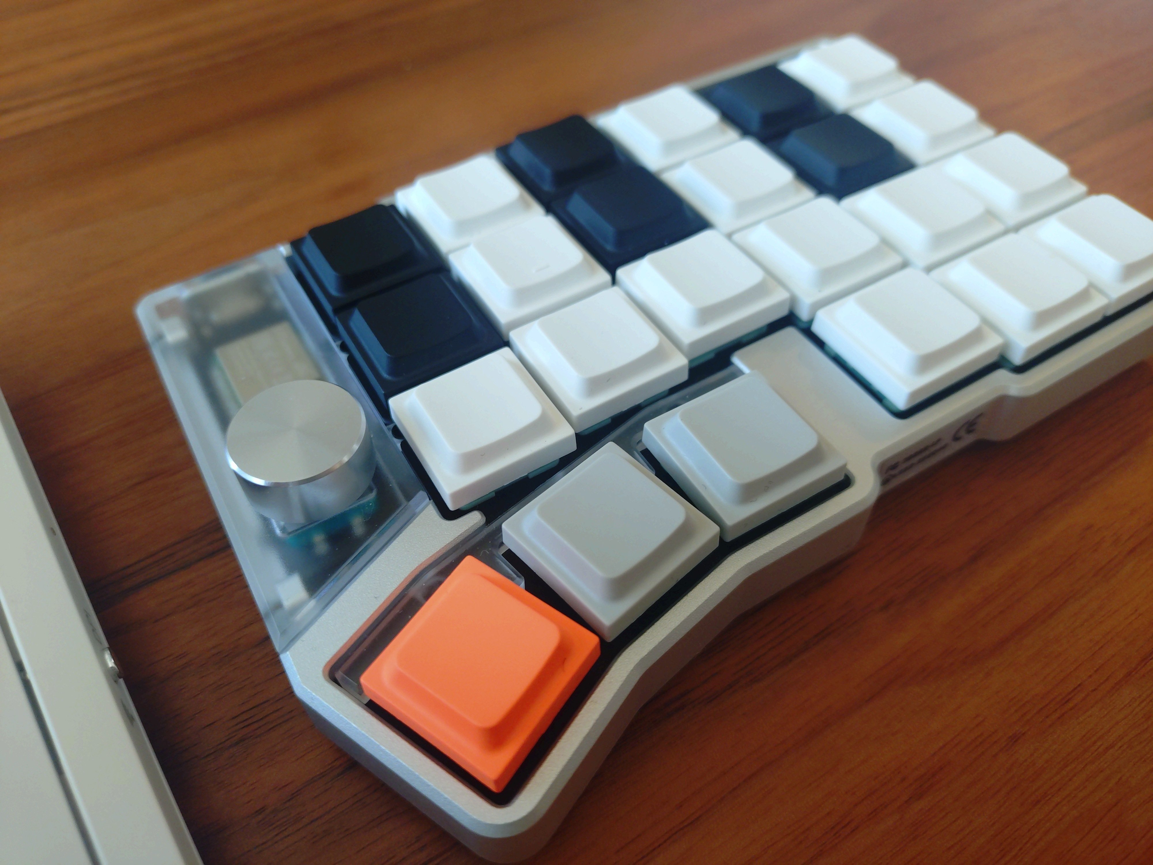 Cornix】キーキャップを変更してみた【分割キーボード】｜vc_archet