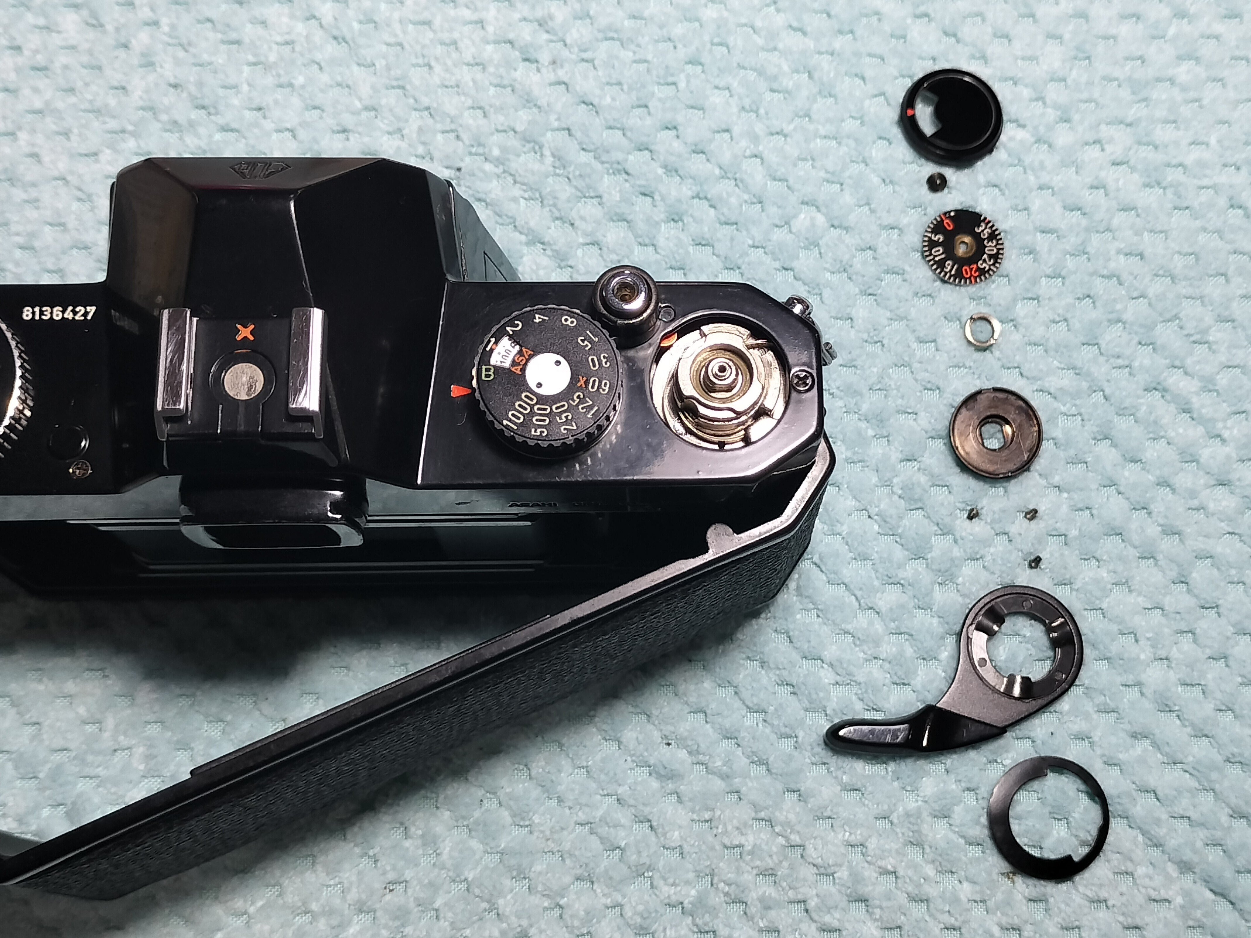 Pentax KMの分解｜フィルムカメラ修理のアクアカメラ