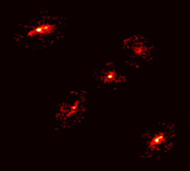 電波で初めてとらえられた「アインシュタインの十字架」 | アストロピクス