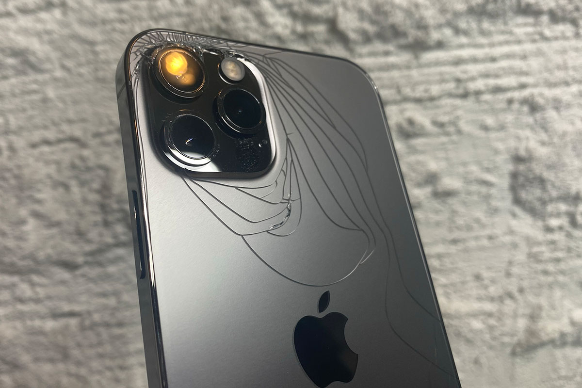 iPhone 12 Pro 背面ガラスバックパネル割れ交換 | APPLEMAC三宮元町
