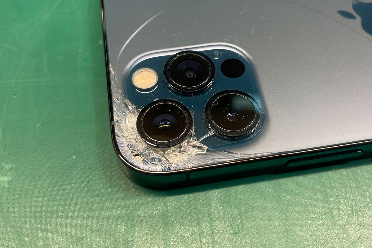 Apple iPhone 12 PROブラック 背面にひび割れありカメラ使用 【公式通販】