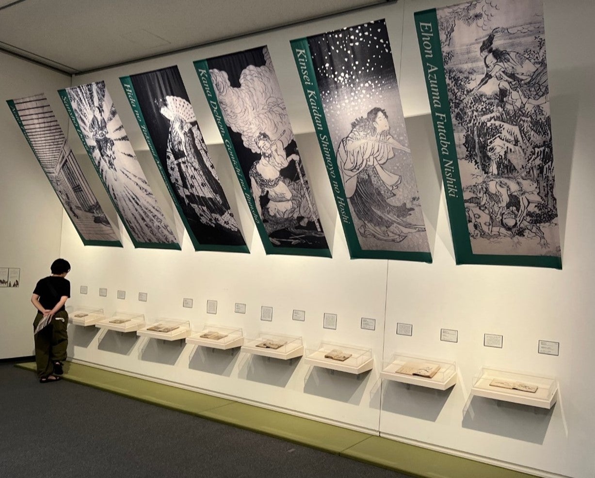 レポート】圧巻の「ブックワールド」、生み出したのはあの北斎――島根