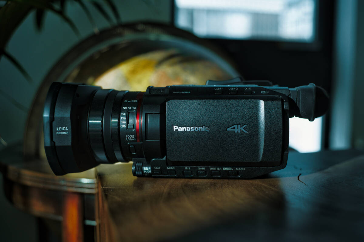 送料無料 Panasonic 4Kカメラ HC-X2000セット【通電 19H】 （ハンドル