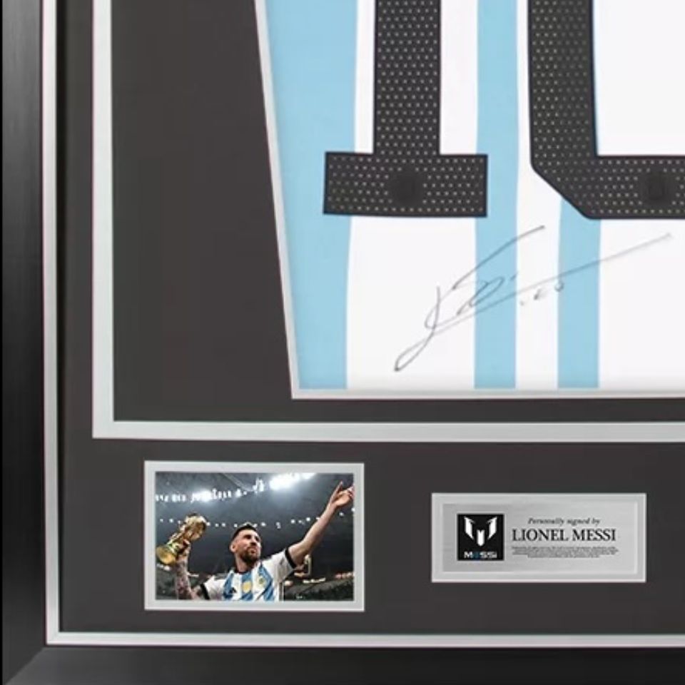 リオネル・メッシ【直筆サイン入り】2022アルゼンチン代表ユニフォーム