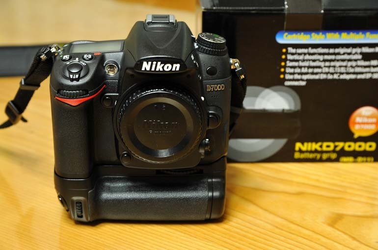 D7000用の非純正バッテリーグリップ NIKD7000』 ニコン D7000