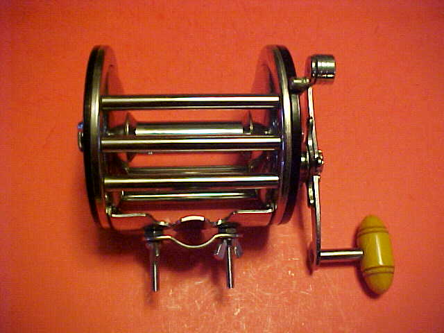 VINTAGE PENN LONG BEACH 68 FISHING REEL, PRE-OWNED - Berinson